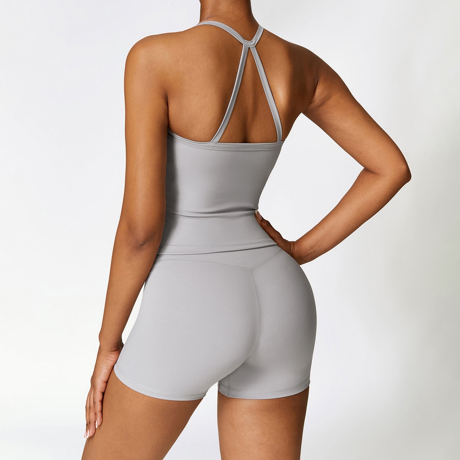 thumbnail image 3 of Conjunto de yoga de 2 piezas para mujer: camiseta sin mangas con espalda descubierta y pantalones cortos. Tejido transpirable, tirantes modernos, ideal para fitness/verano, varias tallas., 3 of 7
